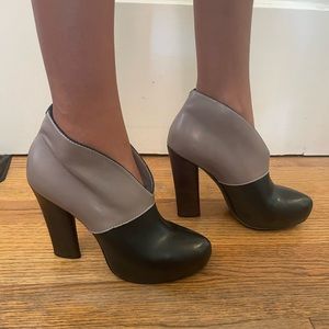 Marc by Marc Jacobs ankle boots from 2004. Almost new. Comes in original box.